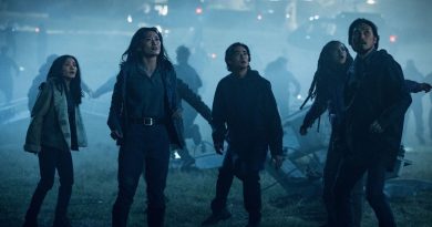 Derinlerden gelen bir tehdit, karanlık kapılardan sızdı