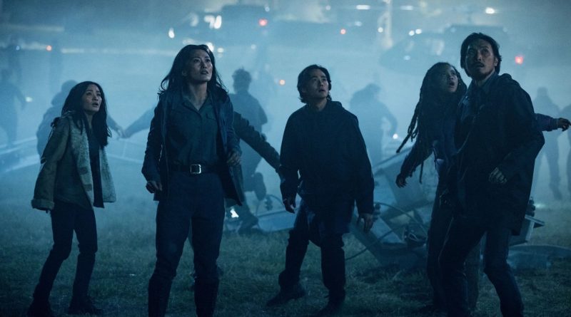 Derinlerden gelen bir tehdit, karanlık kapılardan sızdı