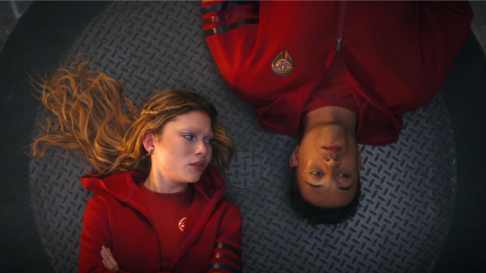 Geçmişe yolculuk, Akademi'de sakin ama etkileyici anlar