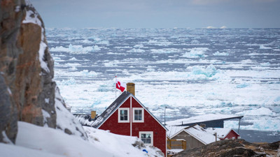 Kader ağlarını örüyor evren, zaman akıp gidiyor