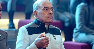 Hologram ve geçmişin gölgesi, beklenmedik bir bağ