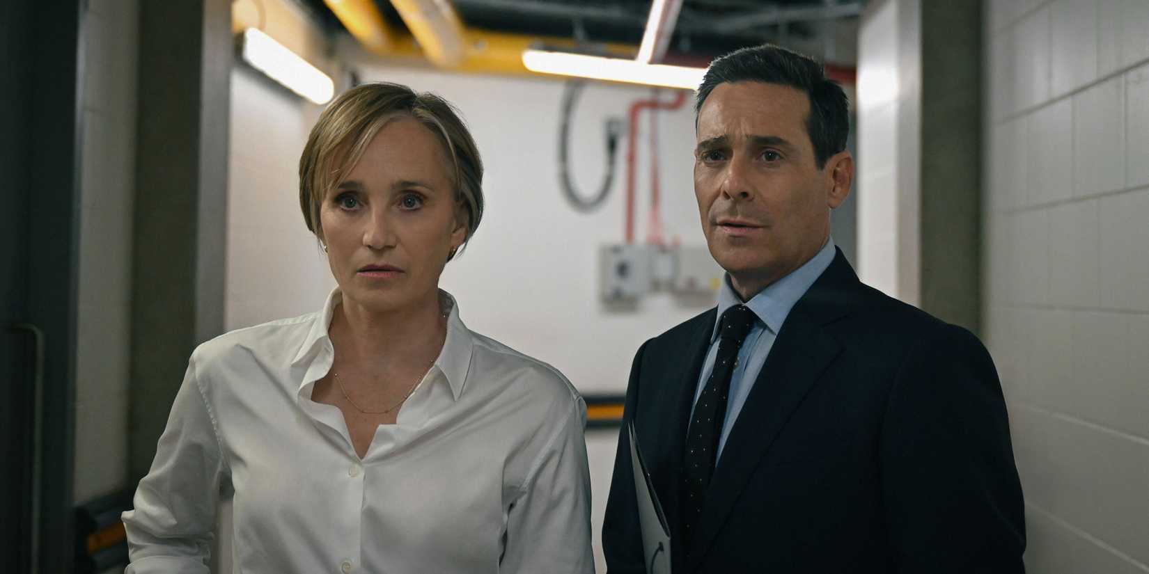 Karanlık komedi, zekâ ve casusluk ustalıkla harmanlanmış