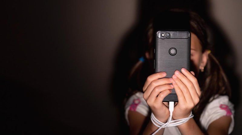 Ekranlar, gençler ve tehlike çanları çalıyor