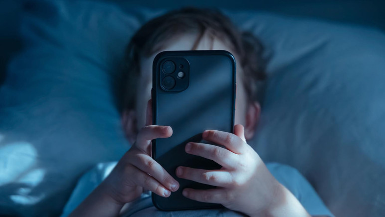 Gençler ekranlarda, ruh sağlığı risk altında, dava başladı