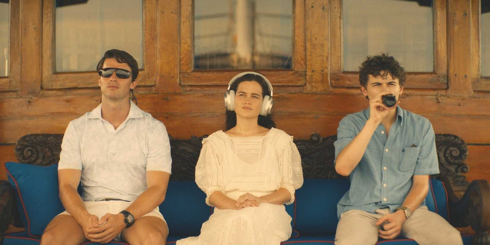 Lüks tatil, kara mizah, yeni mekan, devam gelecek gibi