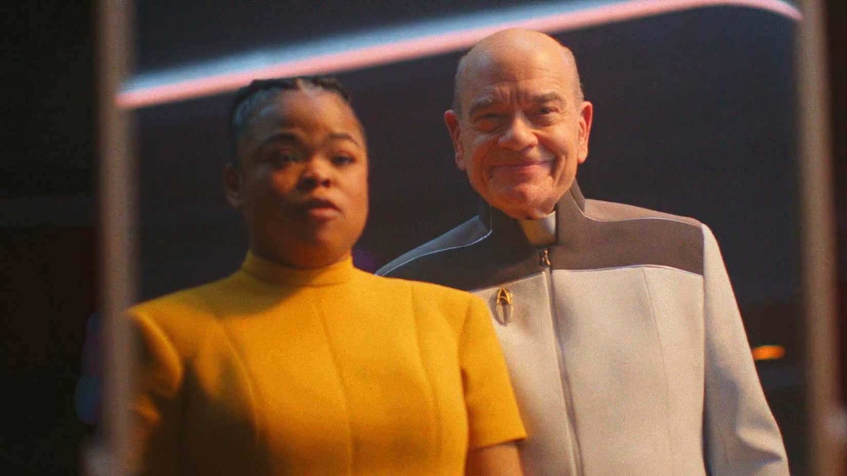 Tiyatro şifa getirir, Doktor yol alır, kadetler yeniden doğar