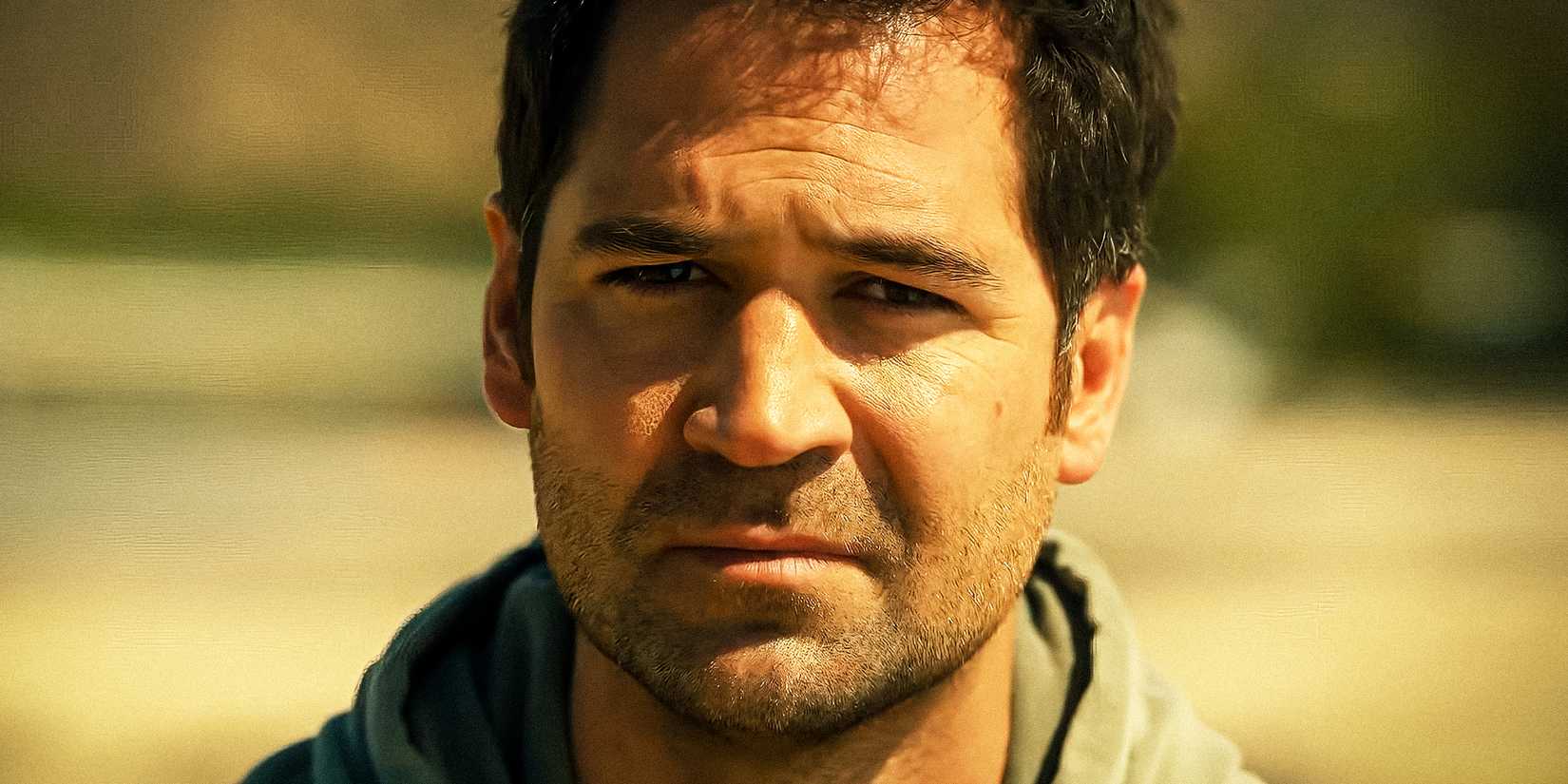 Adalet arayışı, karmaşık karakterler, sürükleyici atmosfer