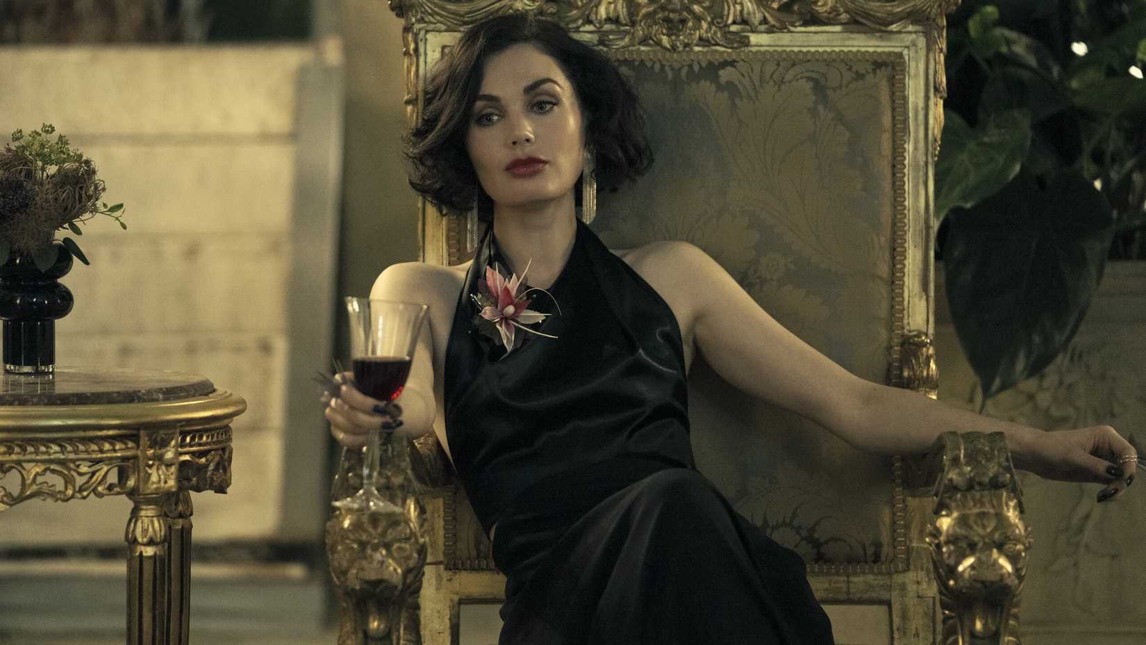 Cyberpunk estetiği parlıyor, hikaye ise erken noktada kesiliyor