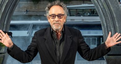 Hayaller, abartı, baba-oğul ilişkisi, sıcak renkler, nostalji