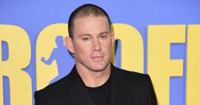 Omuz kırığı, hastane odası, gülümseme, endişe, iyileşme dileği