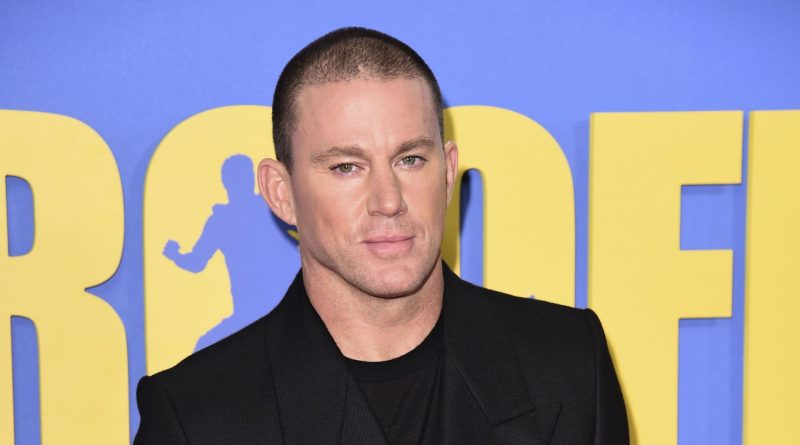 Omuz kırığı, hastane odası, gülümseme, endişe, iyileşme dileği