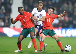 Genç sol bek Almanya'ya açılıyor, Stuttgart nabız yokluyor