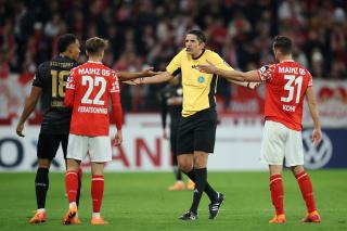 Heyecan dorukta, Mainz-Stuttgart kadroları sahaya çıkmaya hazır!