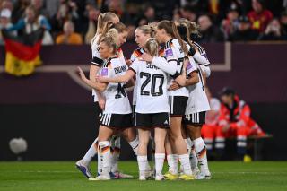 Rekabet dorukta, sahada iki dev ülke!