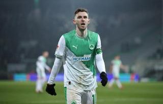 Yeşil sahalarda rekabet, heyecan dorukta, tribünler coşkulu!