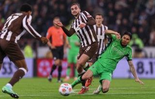 Yeşil çimler, tribünler doluyor, mücadele başlıyor!