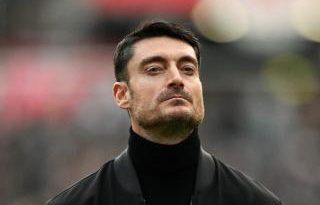 Tribünler doluyor, heyecan dorukta, futbol coşkusu!