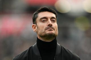 Tribünler doluyor, heyecan dorukta, futbol coşkusu!