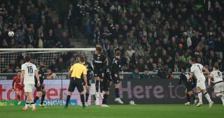 Serbest vuruş şansı, gol sevinci, Gladbach rahat bir nefes aldı
