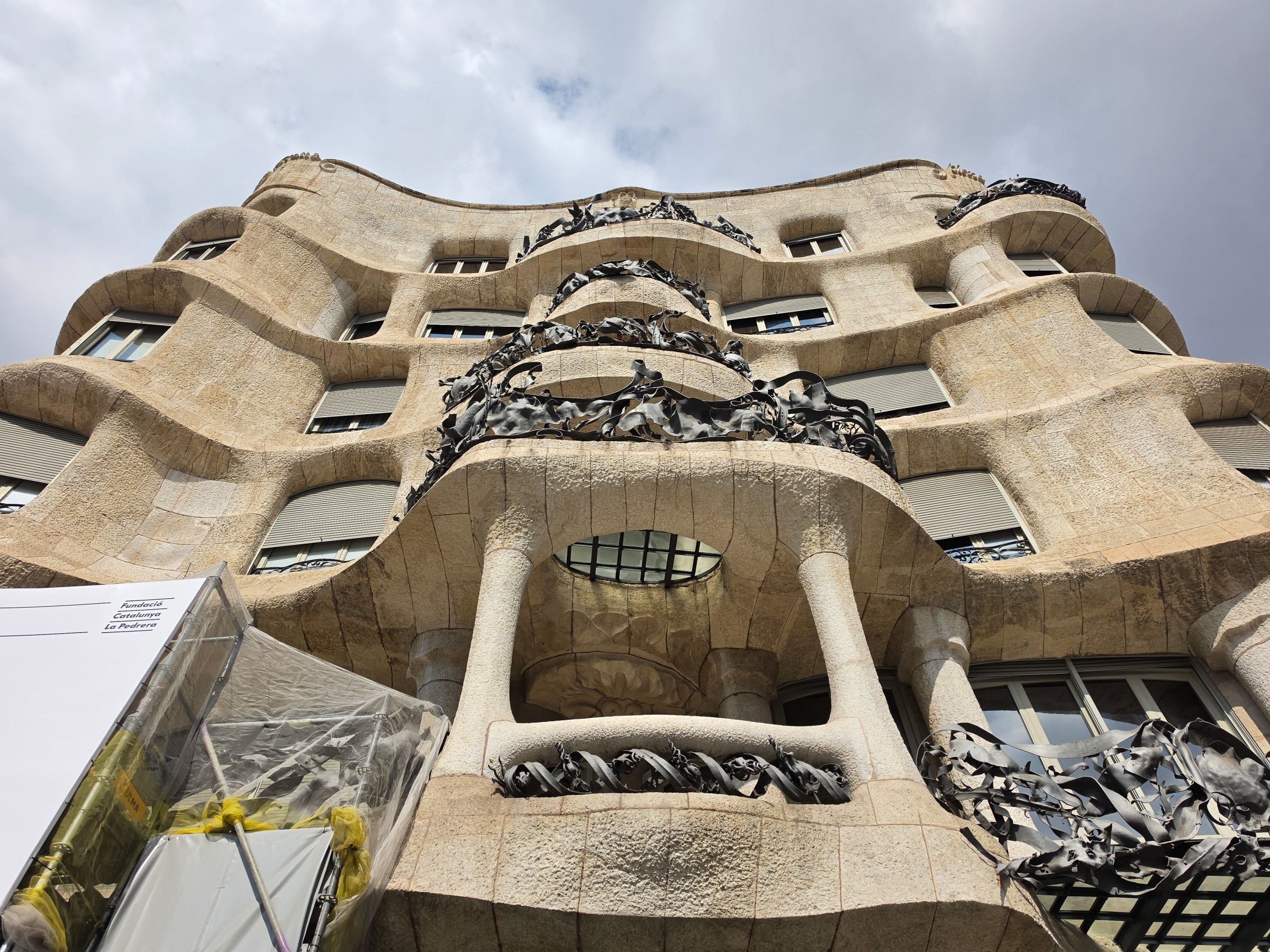 Ekranıyla güven veriyor, performansıyla etkiliyor, tasarım şıklığı yakalıyor