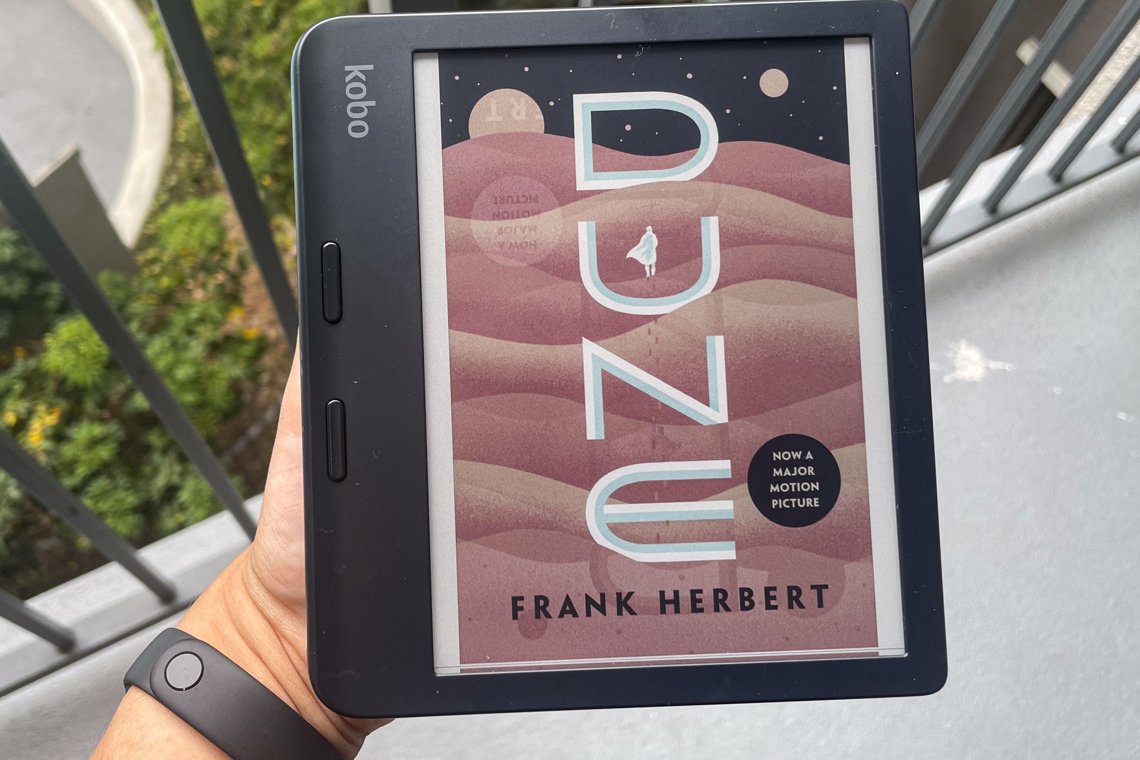 Renkli ekranlı okuyuculara uygun fiyatla sahip olma zamanı!