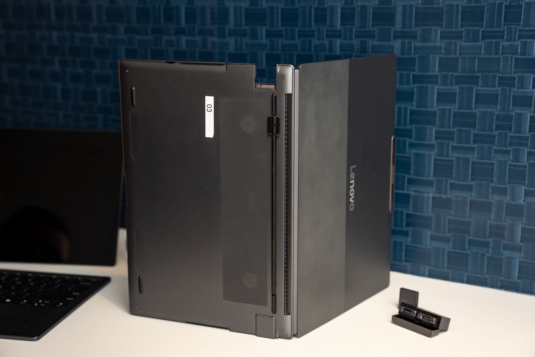 Geleceğin dizüstürü: Modüler, esnek, iki ekranlı tasarım