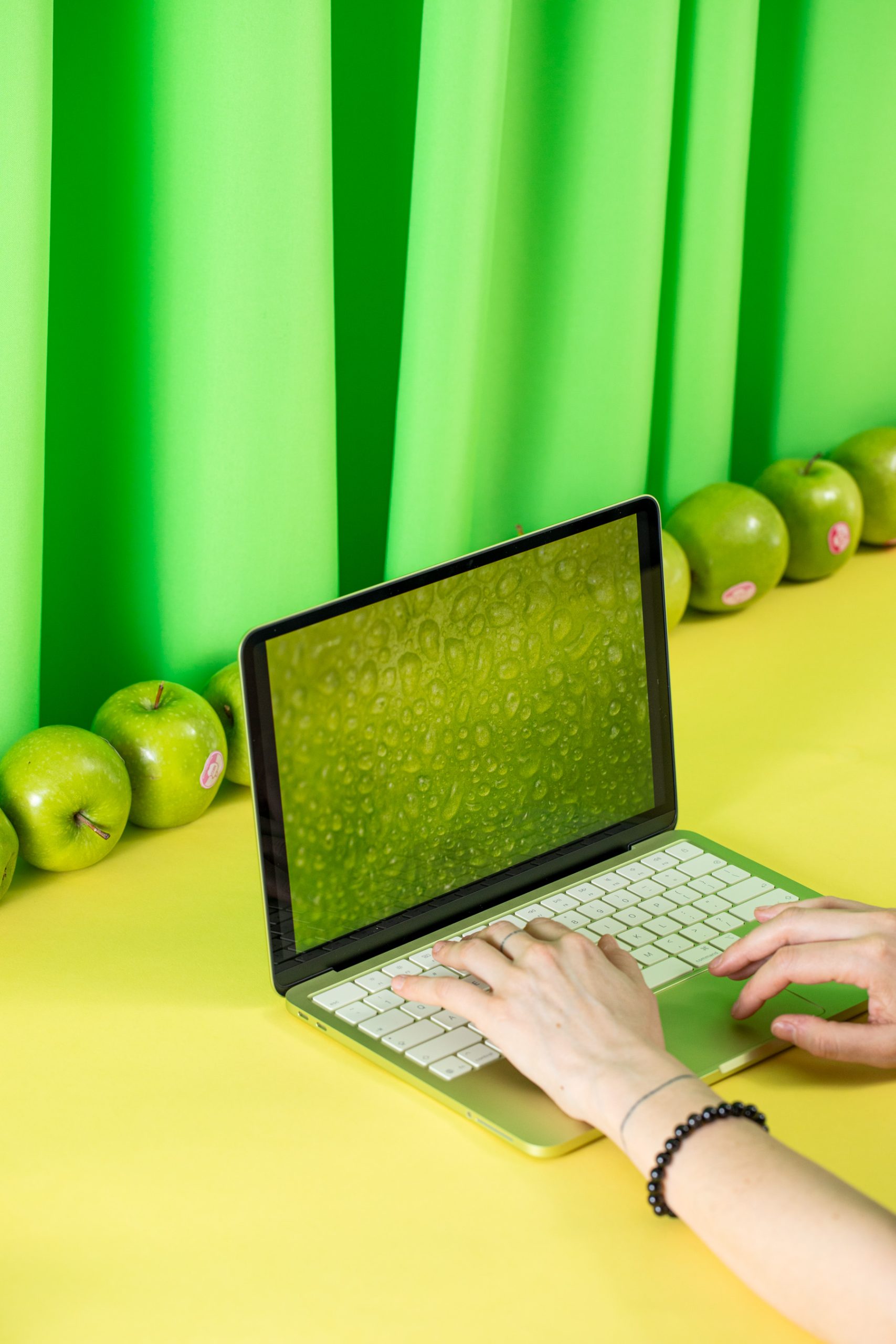 Yeni MacBook Neo: Fırsat kaçmaz, Apple deneyimine adım at!