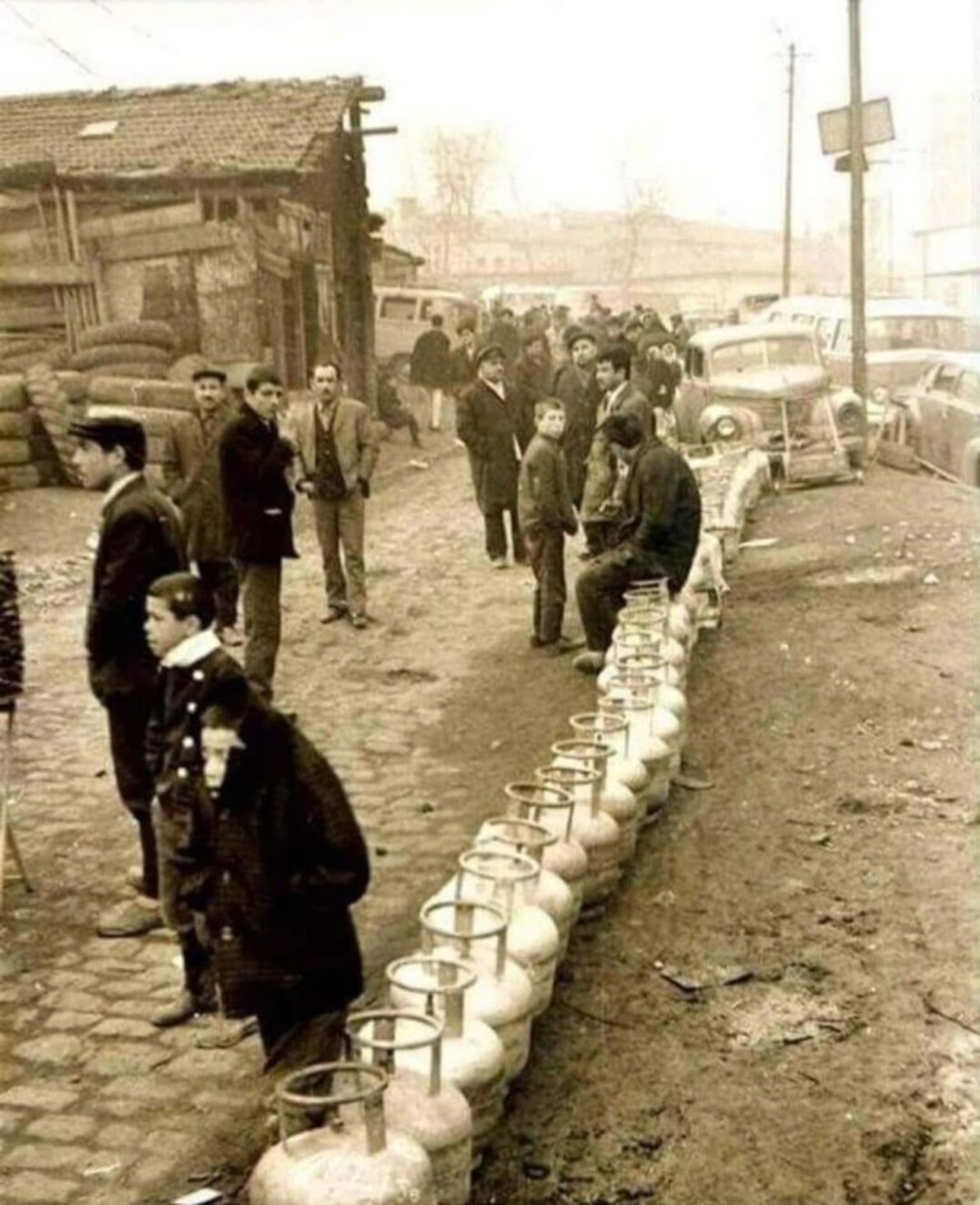 Ekranlar kararır, umutlar tükenir, mücadele başlar