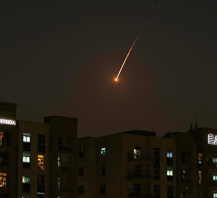 Korku Dubai'de, füzeler gökyüzünde, modacı dehşet içinde