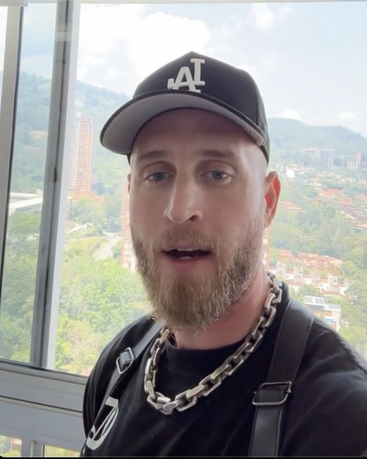 Kolombiya'da kaldı, pasaport telaşı başladı