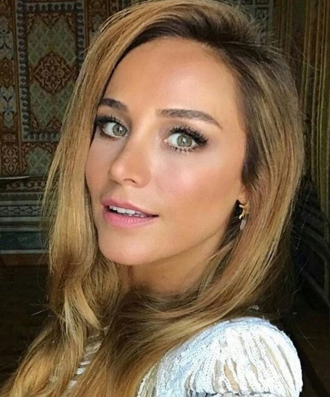 Çocukluktan beri sahne ışıklarında, hiç durmadan