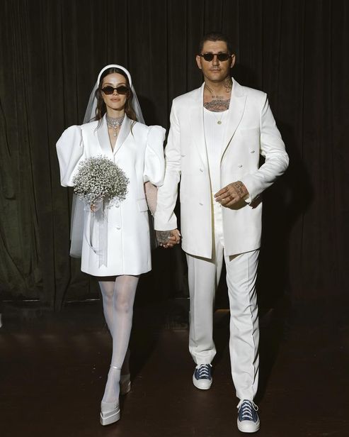 Küçük kızın gözlerindeki ışık, geçmişin sıcaklığı