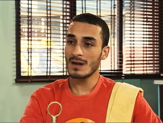 Gülüşler havada uçuştu, gerçeğin sesi yükseldi