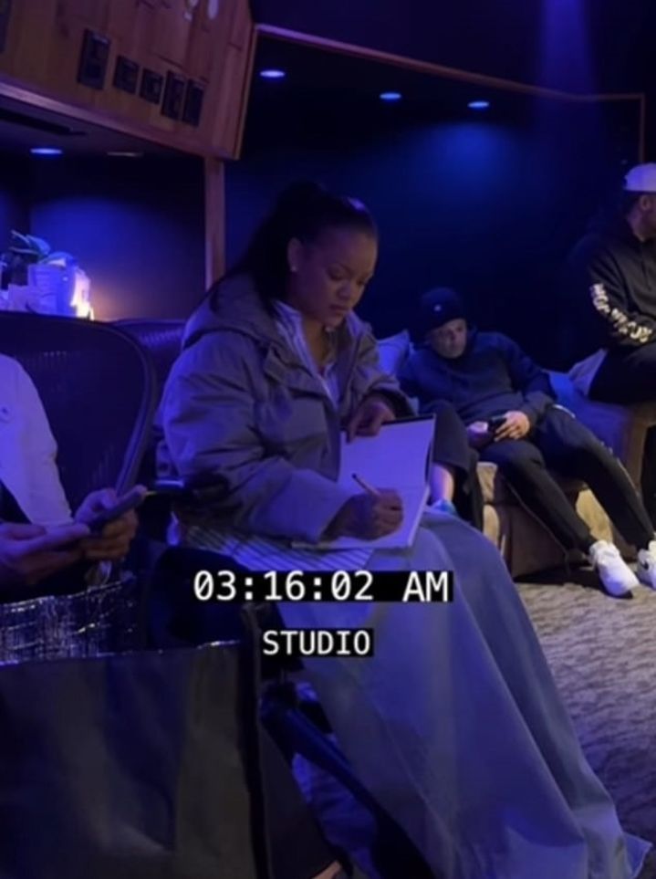 Yıldız geri döndü, müzik dünyası şenleniyor!