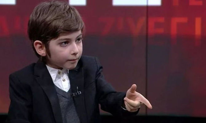 Derin düşüncelere dalan genç, yeni bir başlangıç yapıyor