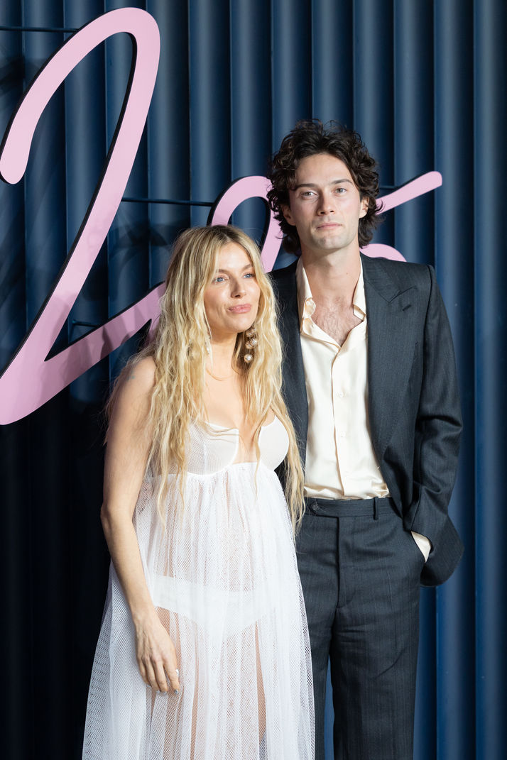 Aşkın yaşı yok, yargılamayı bırakalım artık