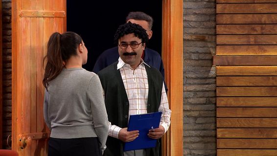 Yeni bölüm, yine dopdolu komik skeçler ve sürprizlerle geliyor!