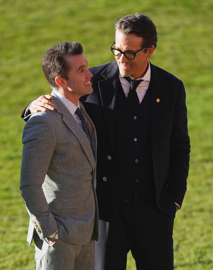 Gülüyor, yorum yapıyor, futbolla eğleniyor!