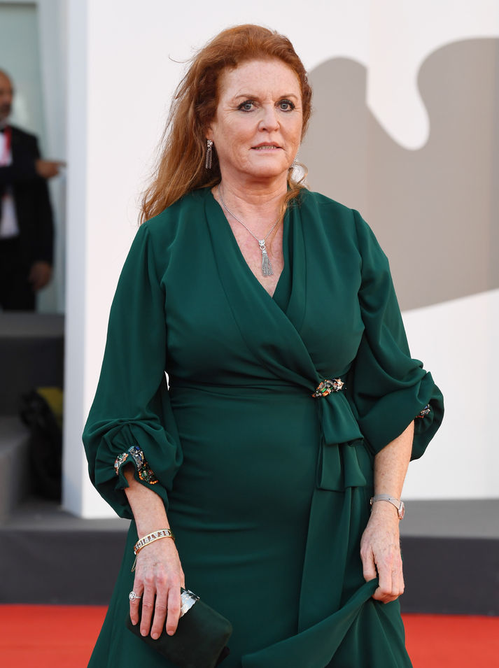 Kraliçe'nin eski gelini zor durumda, dostlar sırtını döndü