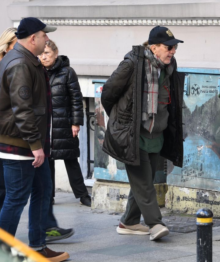 Saygı lütfen, sanatçı seslendi, kameralardan uzaklaştı