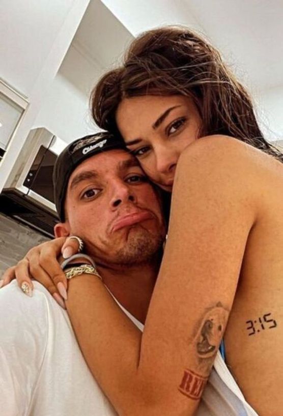 Sessizlik, bakışlar, dedikodular Aşk mı, sadece tanışma mı?