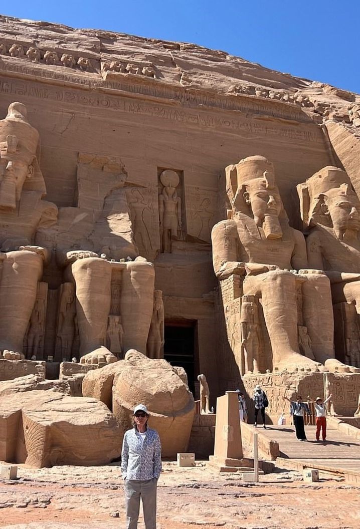 Piramitler karşısında rock yıldızının neşeli anları yakalandı