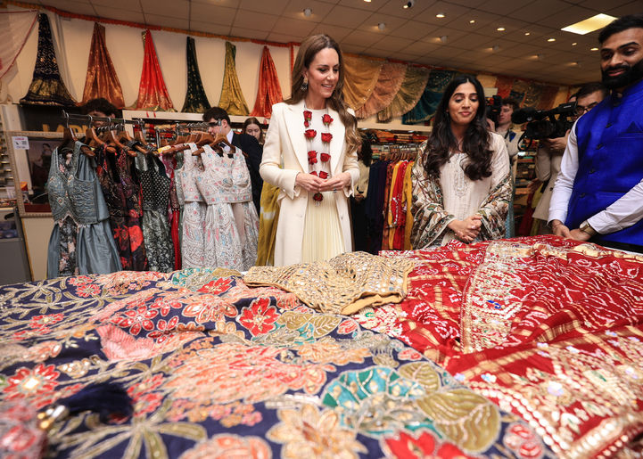 Kültür buluşması, neşe içinde dans eden bir prenses