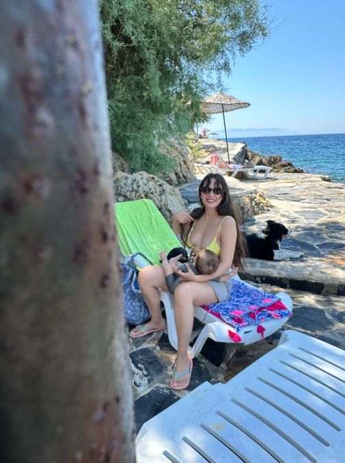 Minik Aziz bir yaşında, ailece mutluluk pozları!