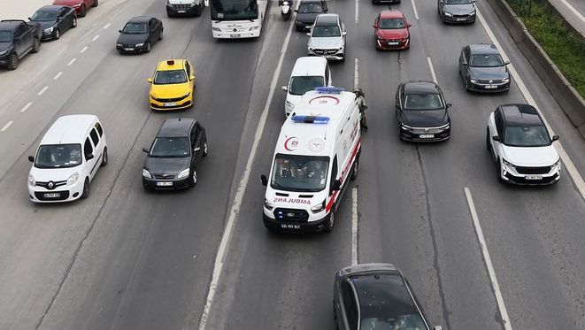 Hızla koşan eller, hayat dolu bir İstanbul hikayesi