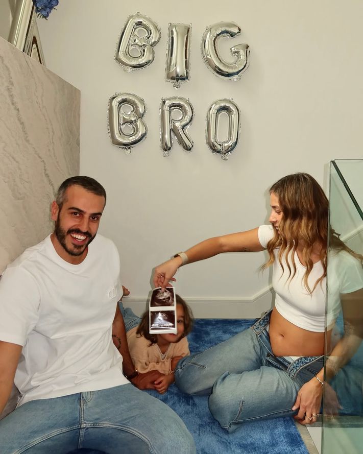 Mutluluk pozu, iki minik yürek bir arada büyümek için hazır!