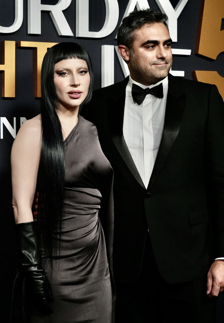 Aşk şarkıları çalıyor, mutluluk pozları taze!