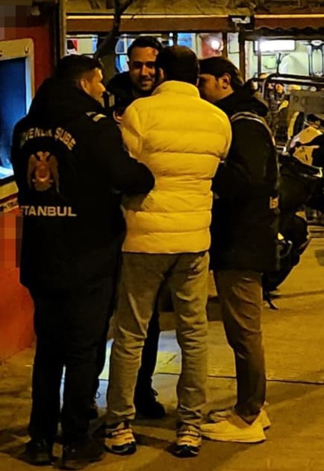 Gergin anlar, polis müdahalesi, oyuncu dikkat çekiyor