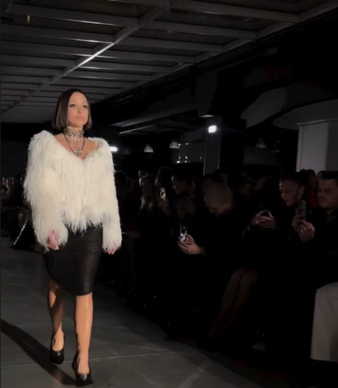 Paris rüzgarı esti, stil ikonları parladı!