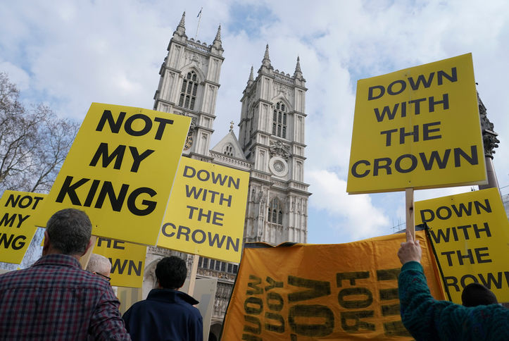 Gülümsemeler, bayraklar, gerginlik ve sesler bir arada